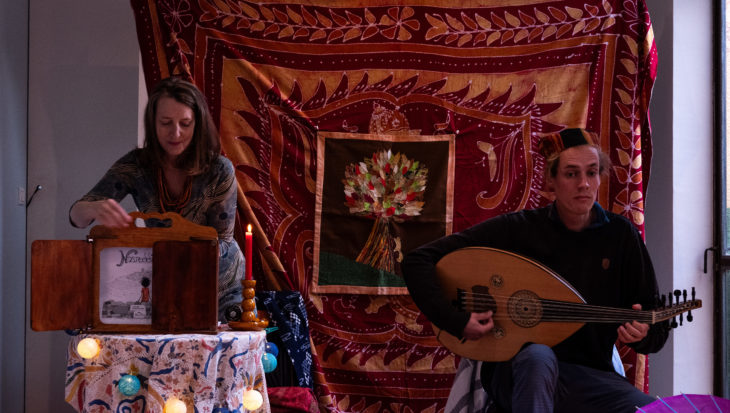 Photo spectacle conte accompagné d'un instrument de musique : le oud