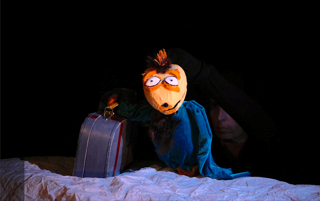 letranger-La-valise